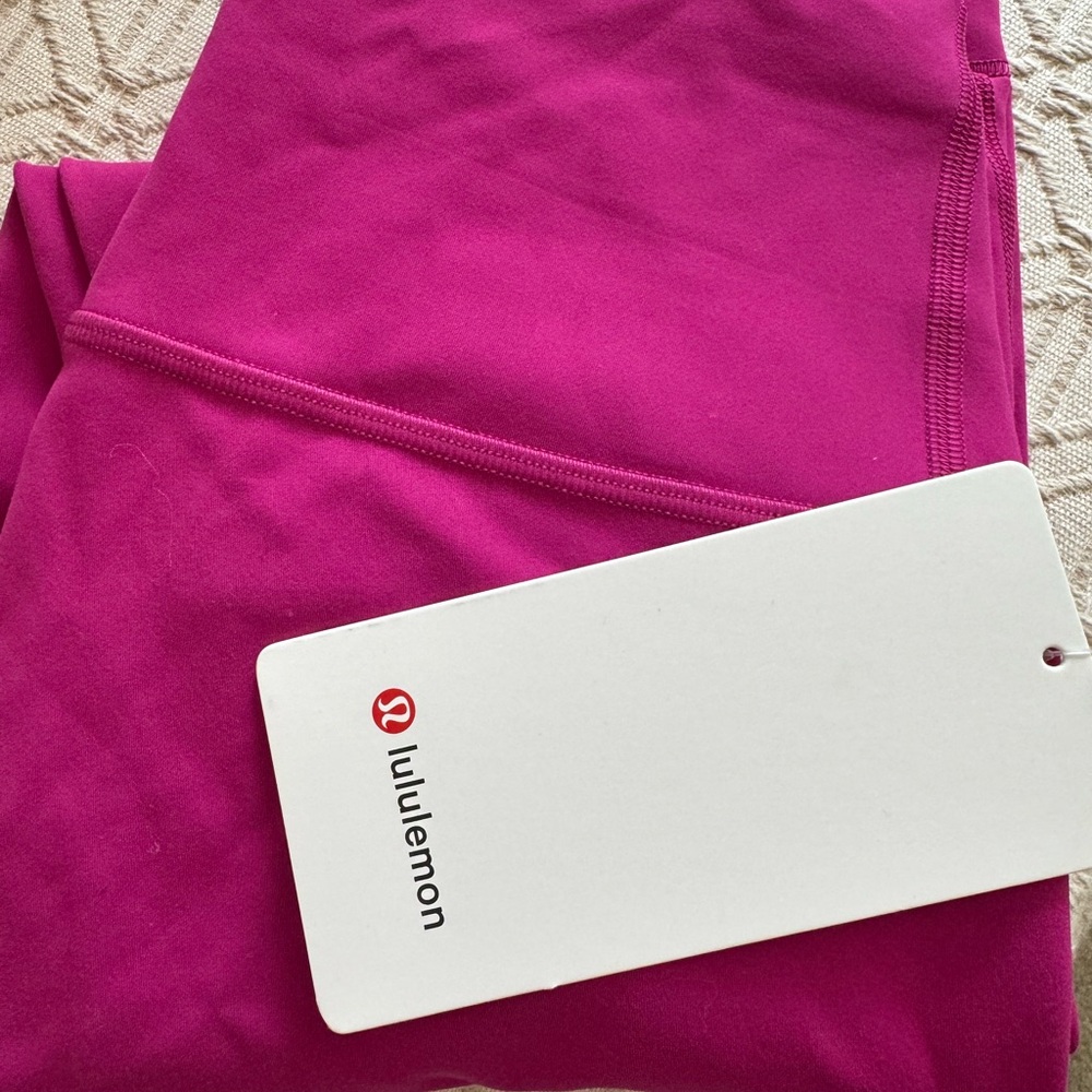 Lululemon wonder train HR crop